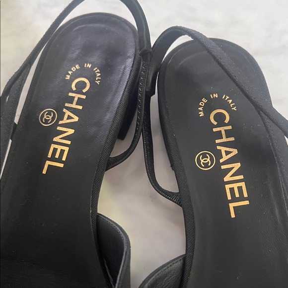 CHANEL Black and Gold Slingback Flats - Picture 4 of 7